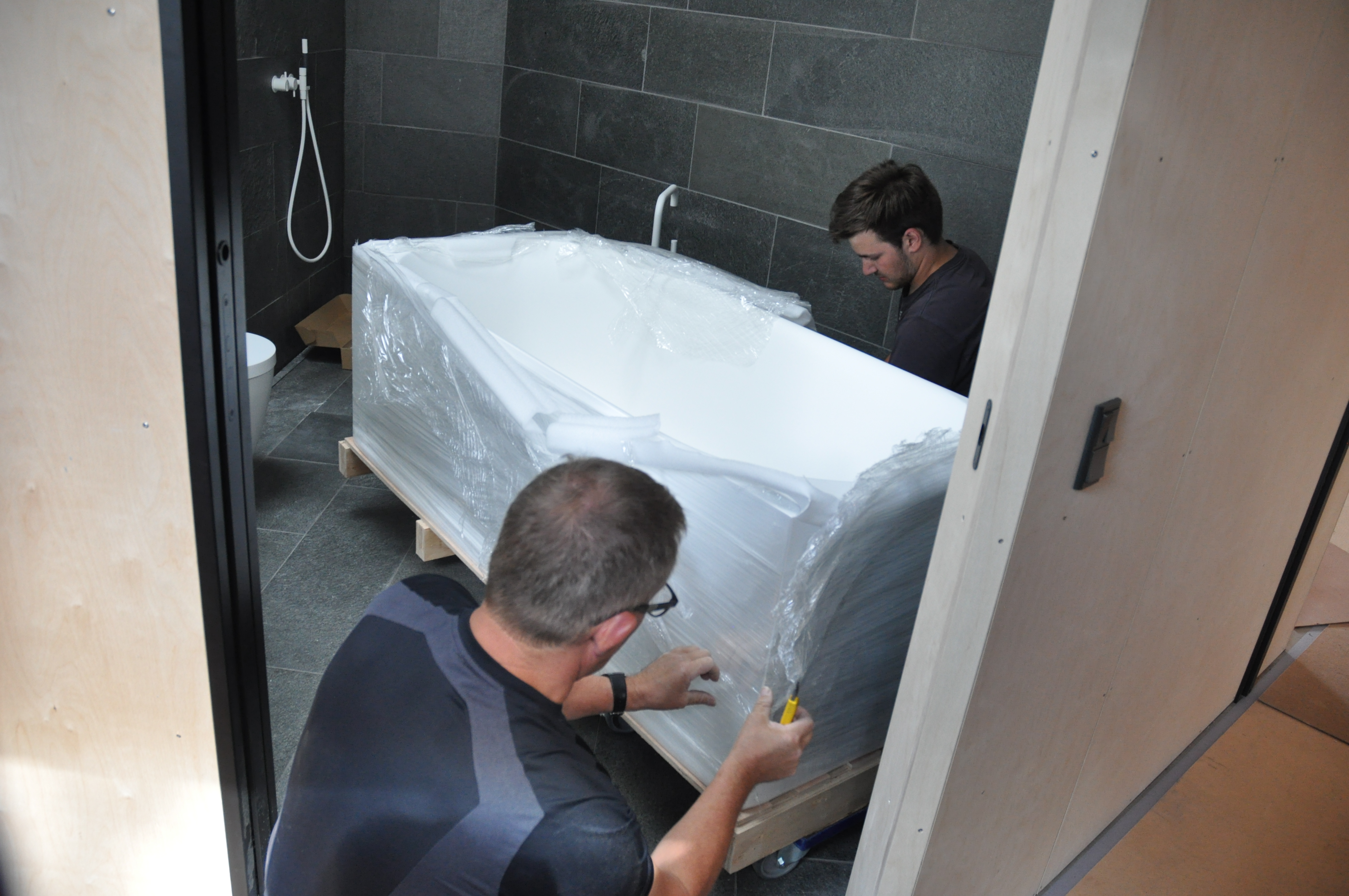 vvs-per-moeller-hvidt-badekar-på-badevaerelse